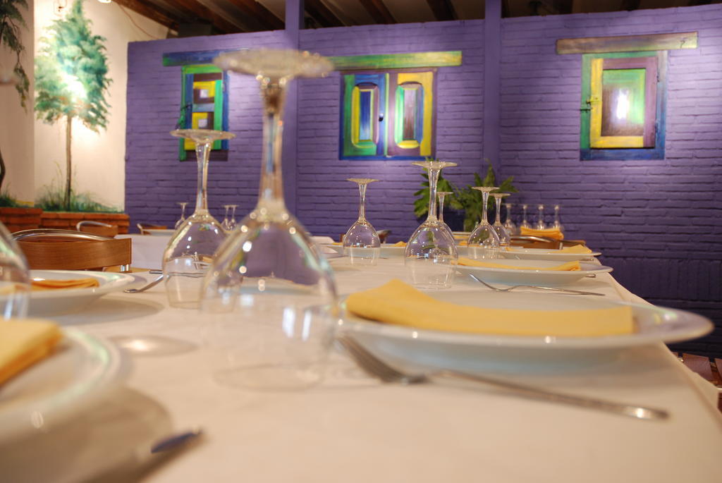 מדריגל דה לה וורה Hostal El Cardenillo מראה חיצוני תמונה
