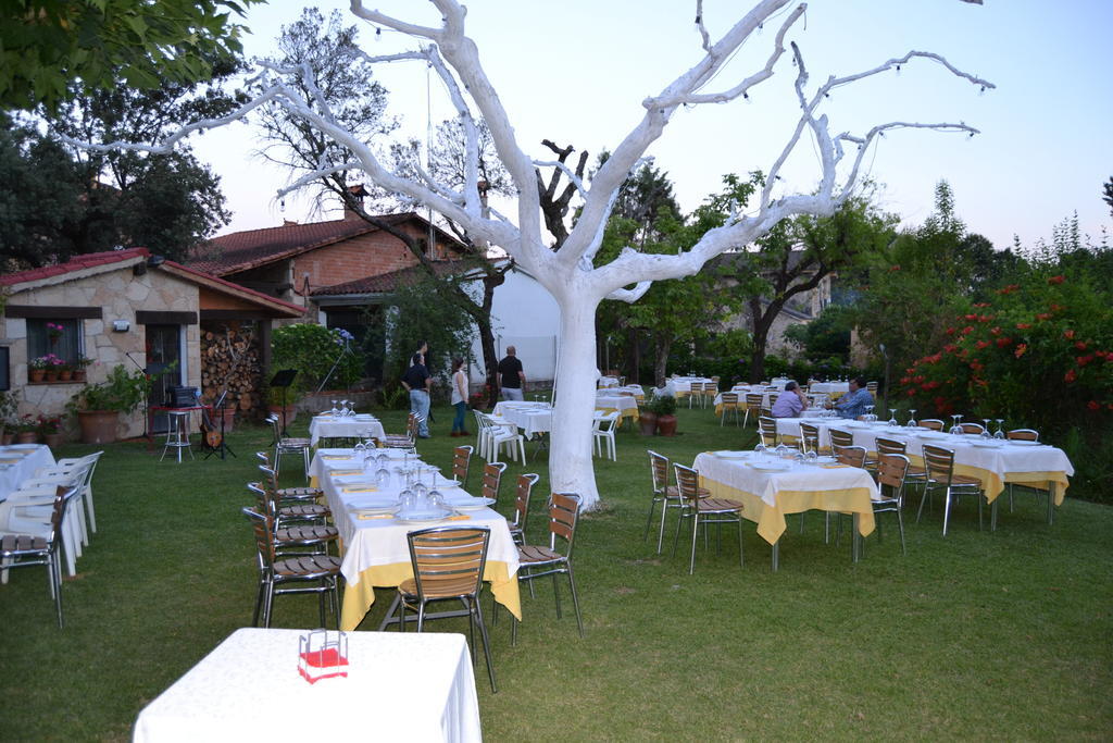מדריגל דה לה וורה Hostal El Cardenillo מראה חיצוני תמונה